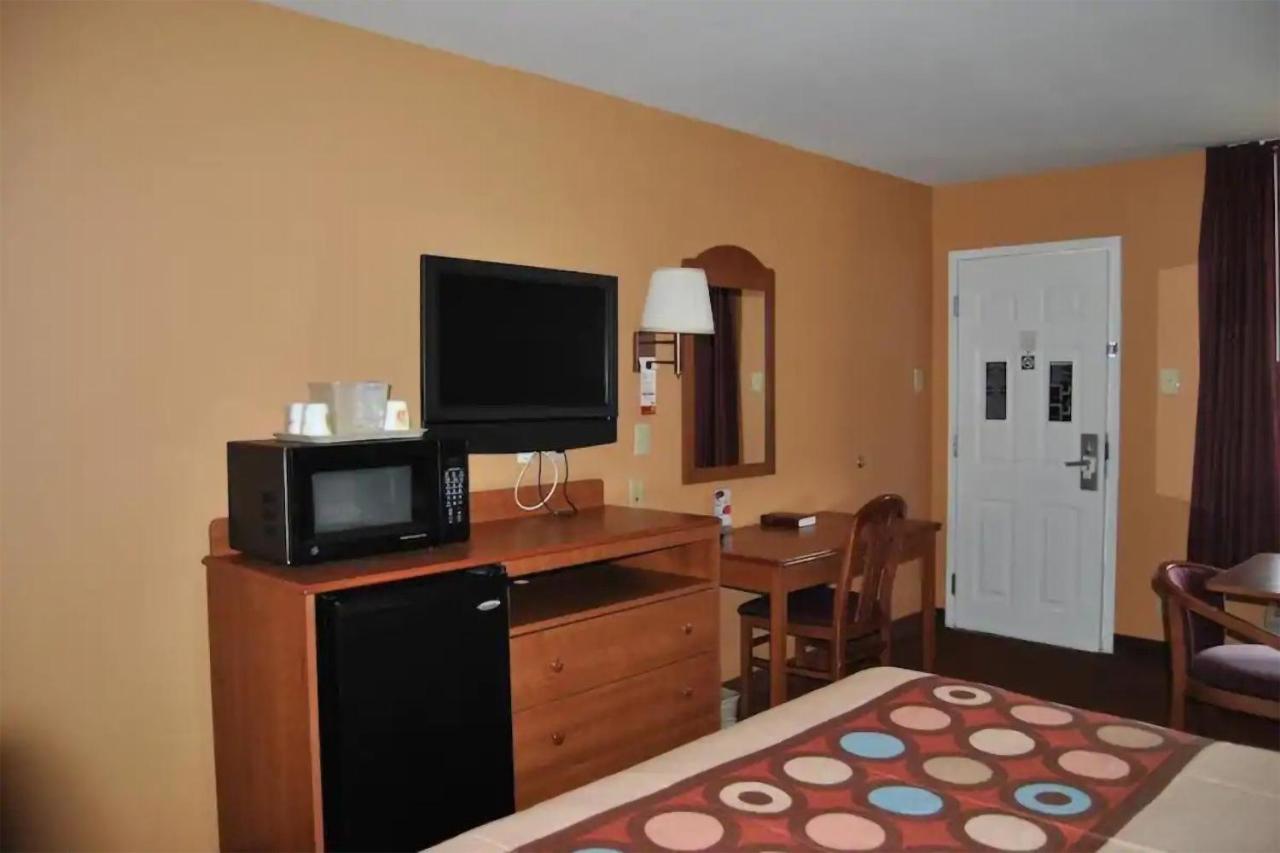 Econo & Hotel
